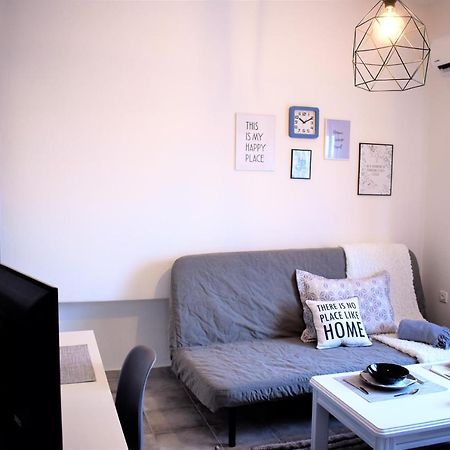 Cozy And Modern Apartment Komotiní Luaran gambar