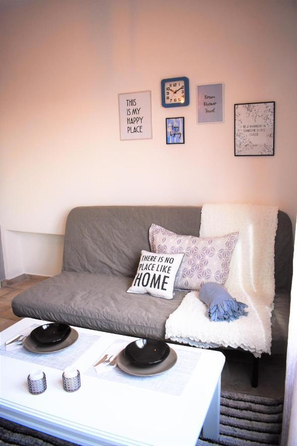 Cozy And Modern Apartment Komotiní Luaran gambar