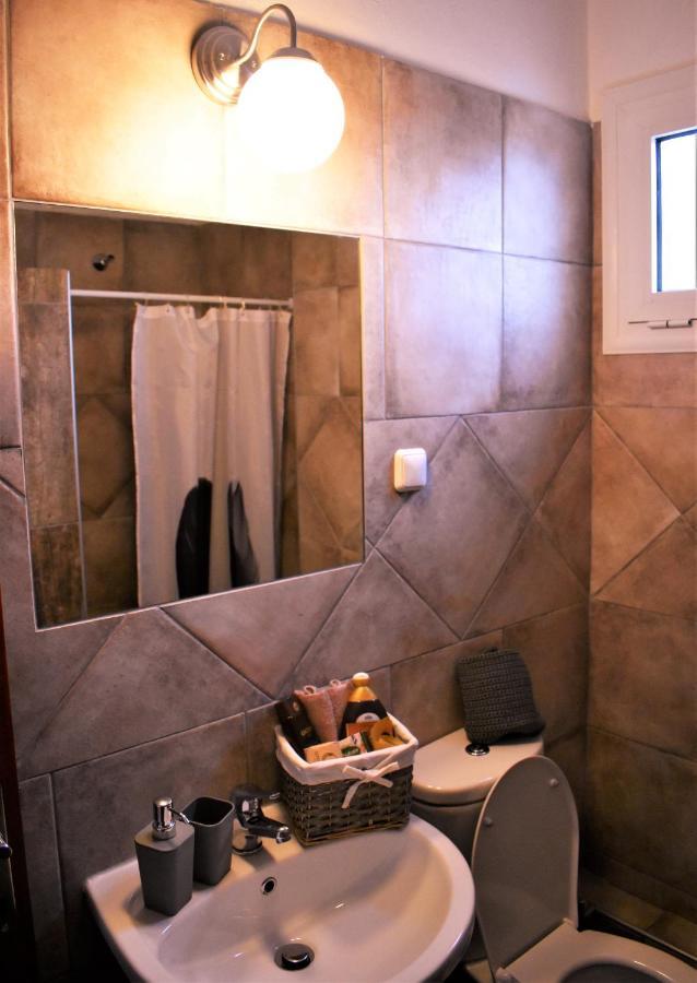 Cozy And Modern Apartment Komotiní Luaran gambar