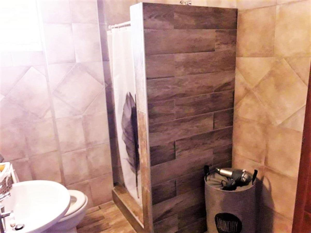 Cozy And Modern Apartment Komotiní Luaran gambar
